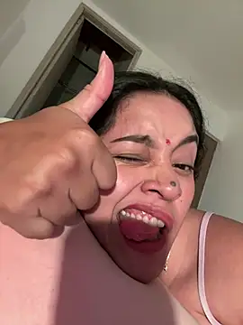 kenndall_21 (F young) - glass dildo in my ass