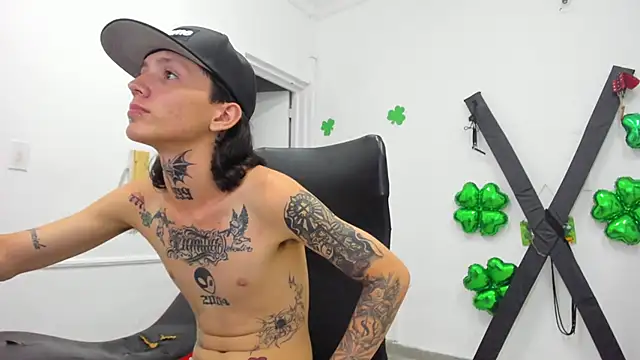 straightboy_nick (M twink) - show naked