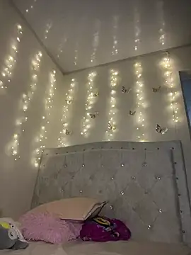 emi_blair (F teen) - fingers pussy + plug in ass