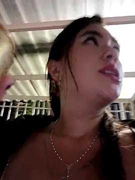 miss_berlyn (F young) - Suck tits + control x 4 mn