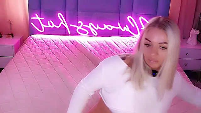 allwayshotj (F milf) - show breasts