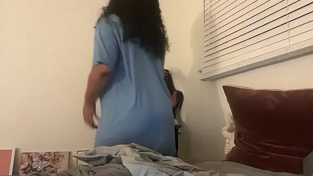 yourmommysilk - Yourmommysilk's free webcam