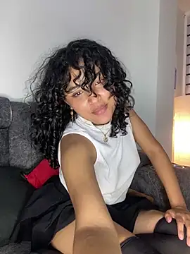 Webcam Model (ladulcemary_)  is live.Free join now!