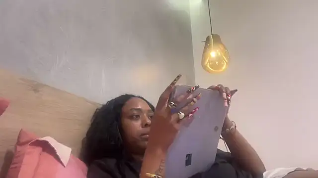 ChocolateCakeQueen webcam