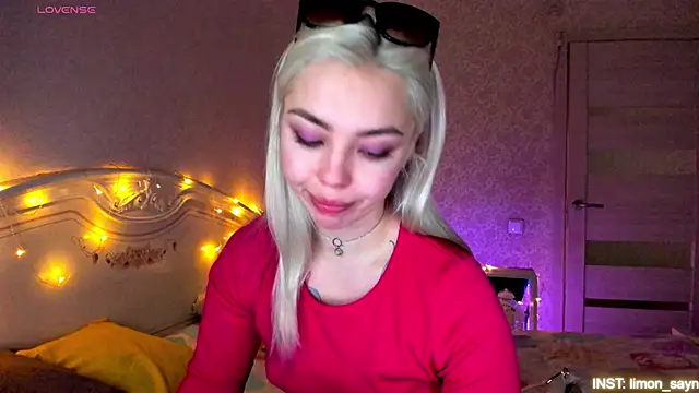 LillyMoure_ live sex cam