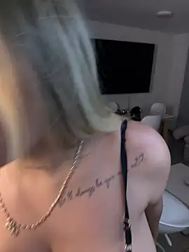 MiaWhitePink_'s Stripchat profile