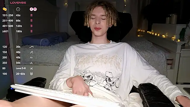 Kudi_Minnt live sex cam