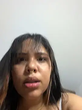 Webcam Model (P_A_U_L_I_N_A_)  is live.Free join now!