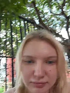 ammyhot (F young) - Tease nipple 🥰