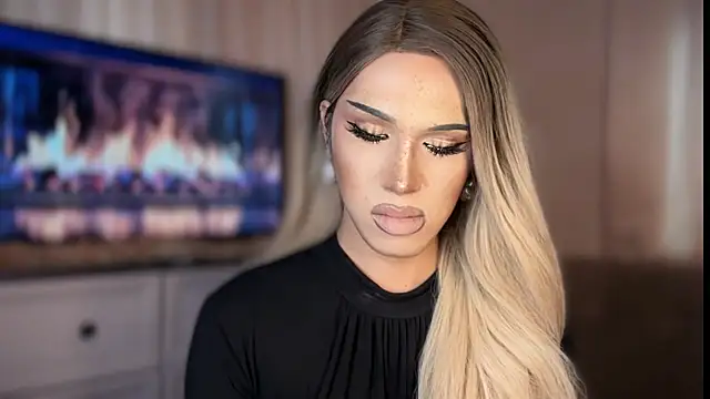 ts_glamxx (T young) - I NEED SOMEONE TO CUDDLE <3