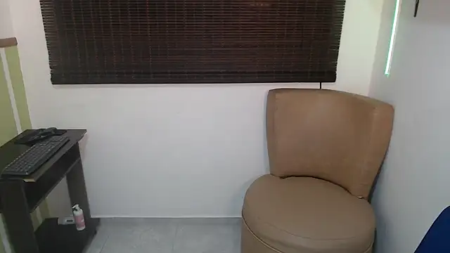 lia_cr1 - Lia_cr1's free webcam