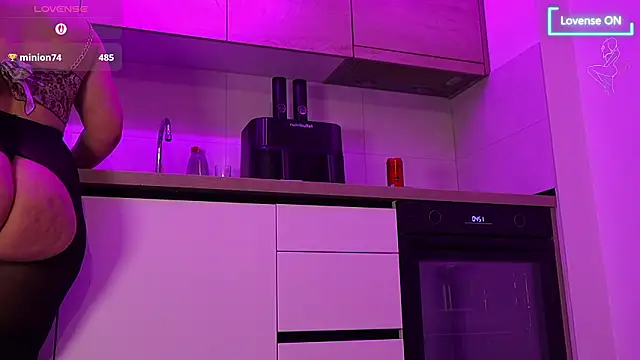 pawgofficial (F young) - VERY DEEP RIDE ON 33 CM DILDO PUSSY