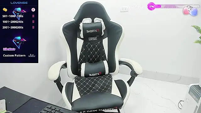 naughty___asian - Naughty___asian's free webcam - UK Sex Cams