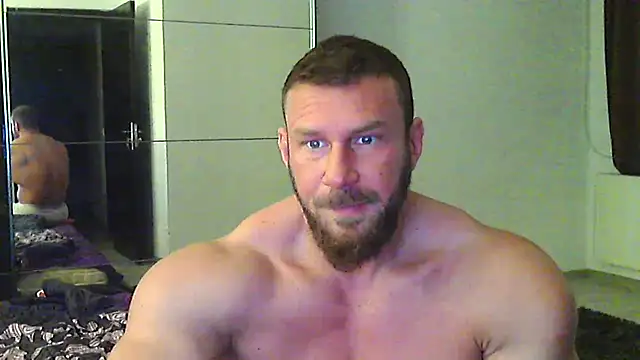 muscularkevin (M young) - 25 flash,creamy cum at goal :x