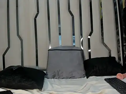 MilaDivine live sex cam