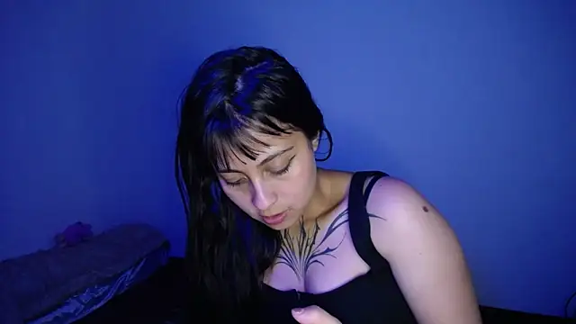 sophiaa_7 (F young) - full naked and show oil full body