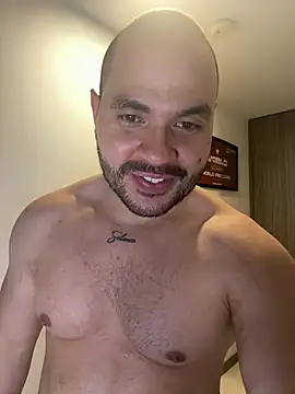 axel_dominus (M young) - oil on the chest