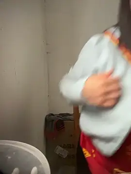 srr7788 (F young) - 赚钱买小粉