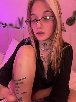 chloetease Live Webcam on Stripchat