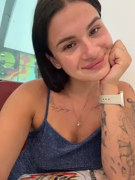 MiraReach's Live Sex Cam Show