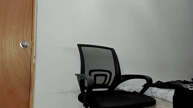 andrew_rose_ (M twink) - masturbate for 20 minutes+pre cum