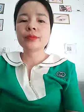 ivy_trix2 - Ivy_Trix2's free webcam