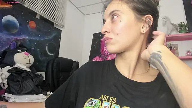 mariecam420 - Mariecam420's free webcam