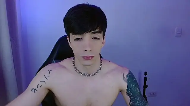 h3ll_b0i - H3ll_B0I's free webcam - UK Sex Cams