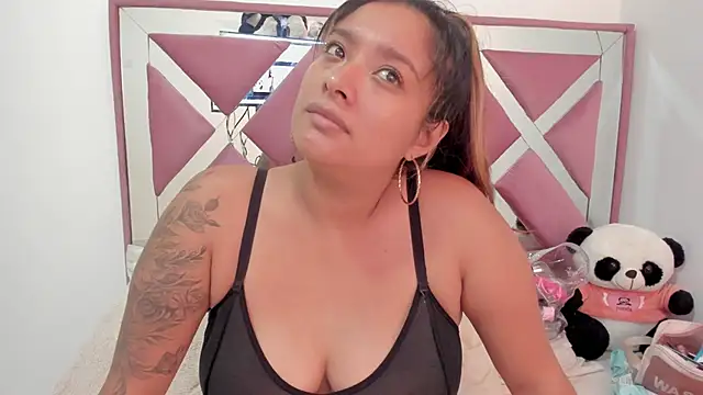 bellalumi webcam stripchat model stream image