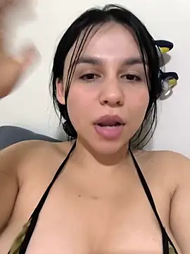 Webcam Model (Daniela-rosee)  is live.Free join now!