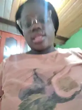 Webcam Model (YourLiaa_)  is live.Free join now!