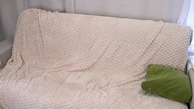 knittedgoo (F teen) - Play with my nipples under my bra