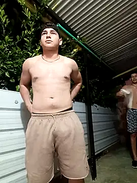 3hornys-straights webcam