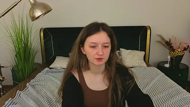 cyrenaluxe - CyrenaLuxe's free webcam - UK Sex Cams