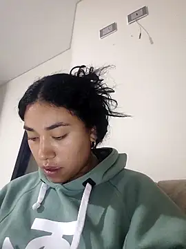 Webcam Model (AmberGold-)  is live.Free join now!