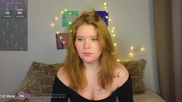 LaseyMoon live sex cam