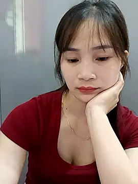 Webcam Model (-Dumi-)  is live.Free join now!