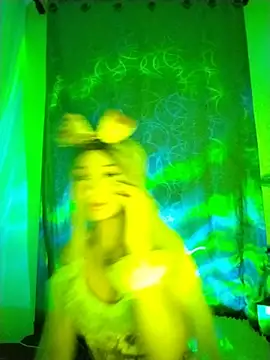 ariana_bb (Ask my age) - Show boobs full of oil