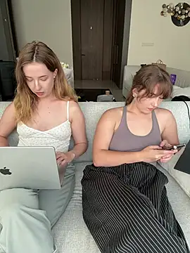Nura_n_Sarah webcam