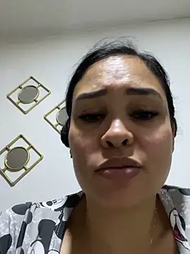 fox_latina (F milf) - OIL ON ASS AND TITS + NAKED