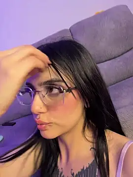 lucy_699 - Lucy_699's free webcam - UK Sex Cams