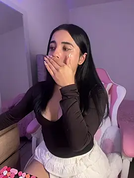 Emily-14 live sex cam