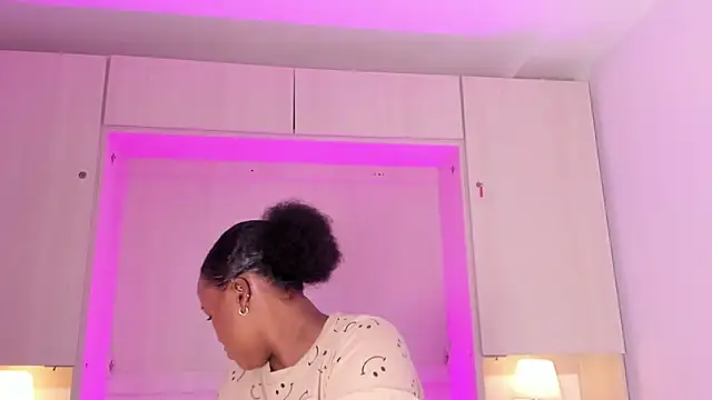 emilyystuart (F young) - squirt on you face