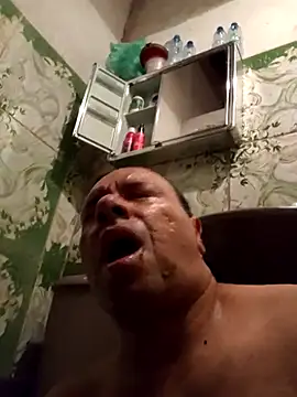 sthriga (Ask my age) - SCAT shower