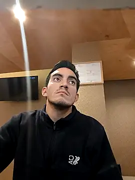 TommyMomentum live sex cam