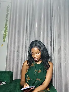 Webcam Model (Yoyo-__) is live