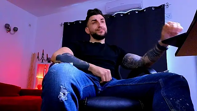 MightyAaron66 live sex cam