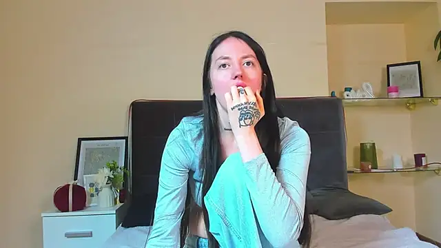 AdrianaCult live sex cam