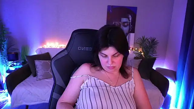 MirandaWong live sex cam