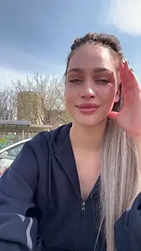 Webcam Model (KikiWatson)  is live.Free join now!